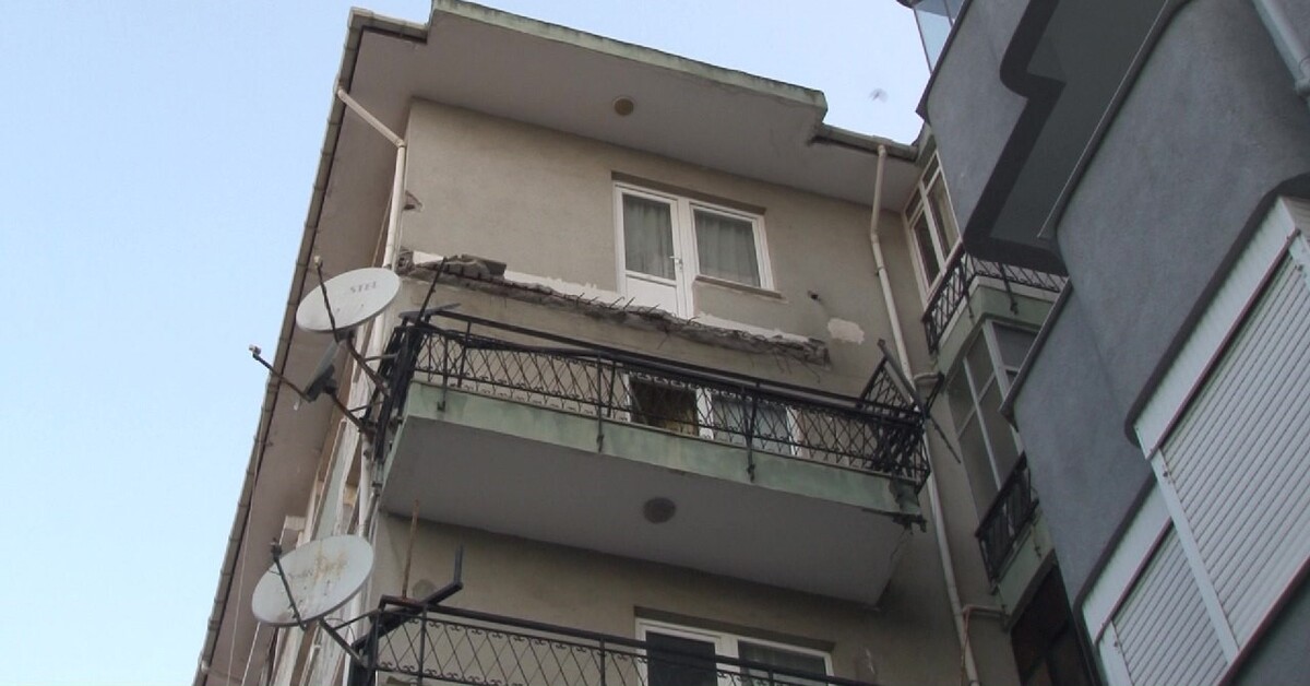 İstanbul’da 6 katlı binada balkon çöktü