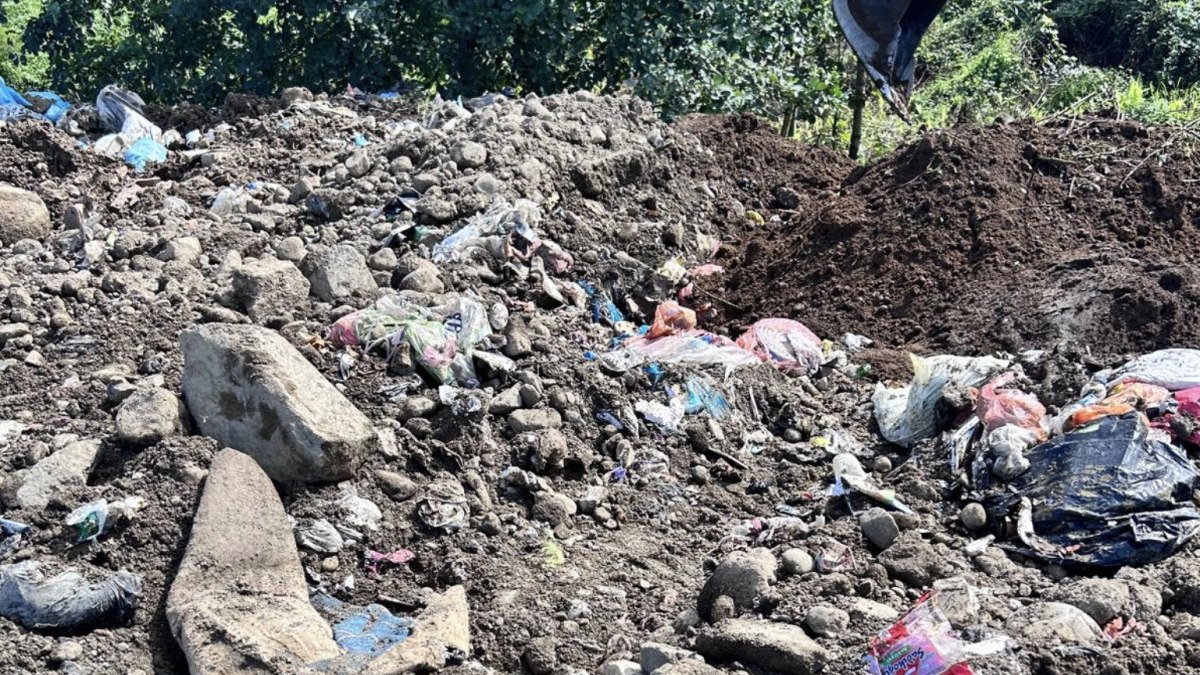 Çöpleri dere kenarına döküp üzerini kapatan Pazar Belediyesi’ne ceza