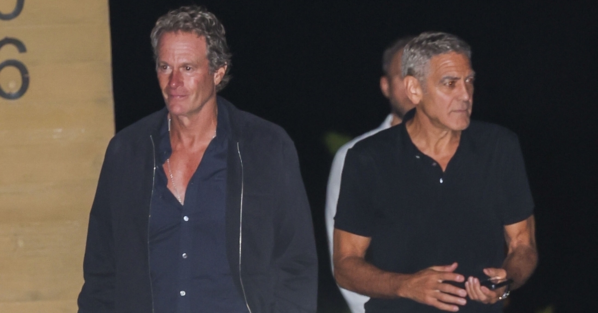 Hem dost hem iş ortağı olan George Clooney ve Rande Gerber gece eğlencesinde