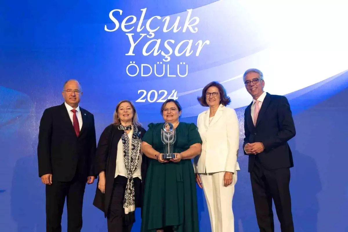 Selçuk Yaşar Ödülü Tülin Akın’a Verildi