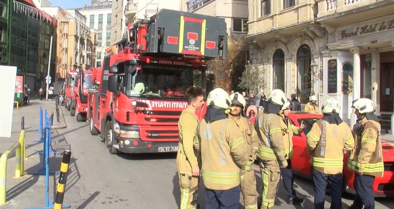 Beyoğlu’nda otelde yangın paniği!